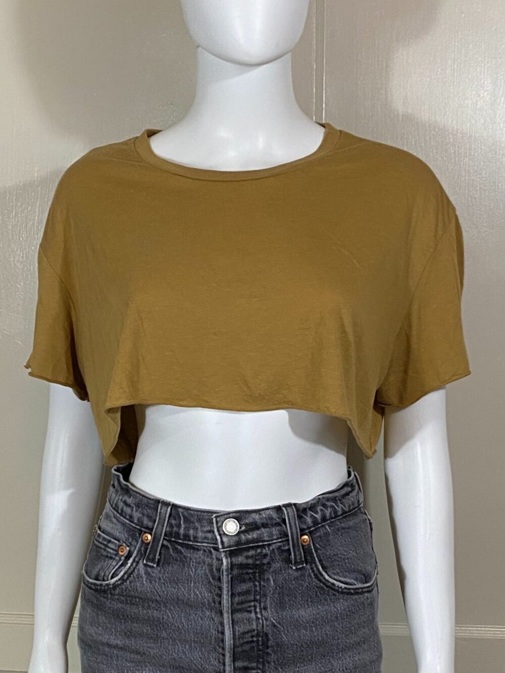 ALO YOGA Ultra Cropped Short Sleeve Top T-Shirt Crew Neck Soft Brown Tan, Sz M/L